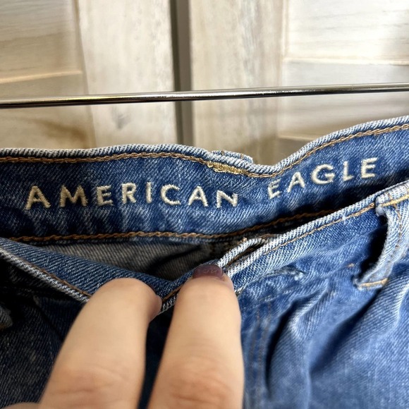 AMERICAN EAGLE Women's Mom Short Jean Denim High Rise Size Cuffed Size 2 - Picture 7 of 13